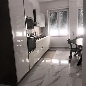 Cuore Di Centro Apartment Naples